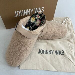 Johnny Was Mono Beige Shearling Clogs Size 9.5